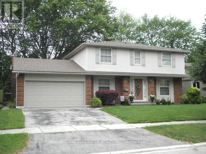 44 SPENCER CRESCENT, London North