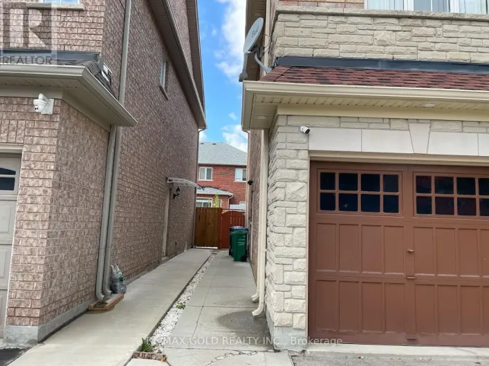 44 SUMMERSHADE STREET, Brampton