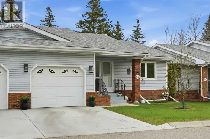44 Vandoos Gardens NW, Calgary