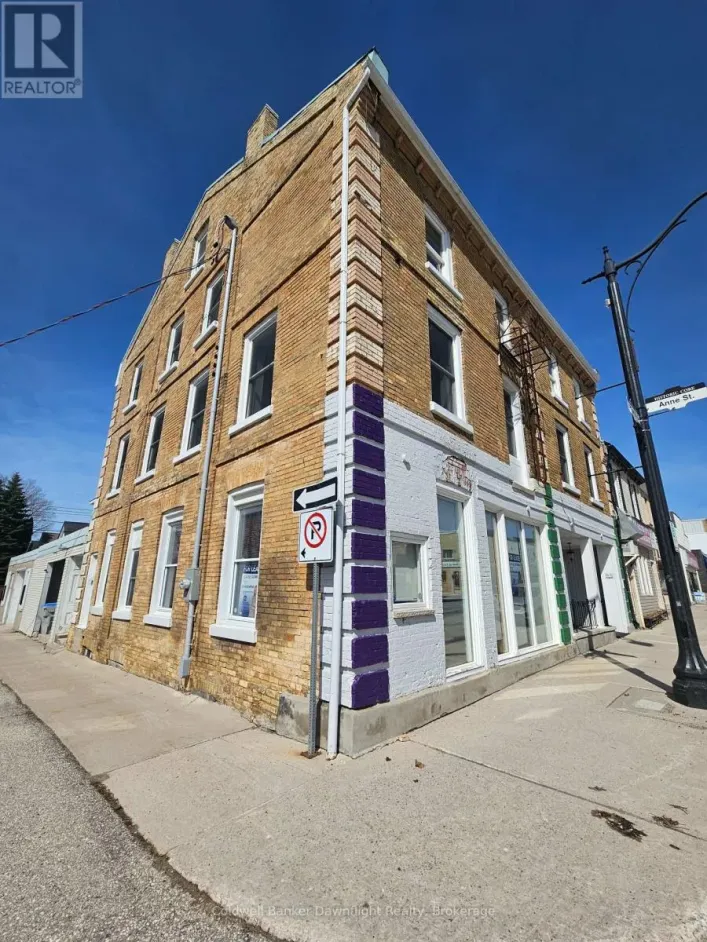 441 MAIN STREET, South Huron