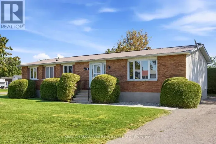 House for sale: 441 MAY STREET, North Dundas