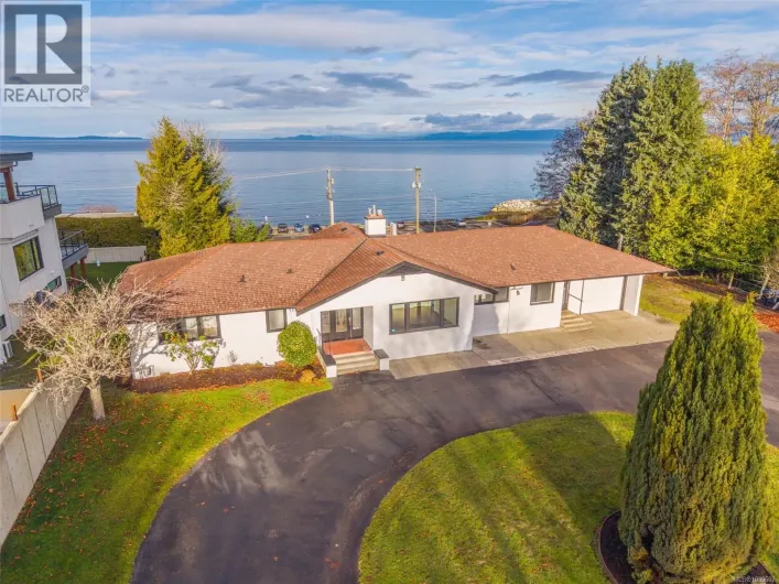 441 Memorial Ave, Qualicum Beach