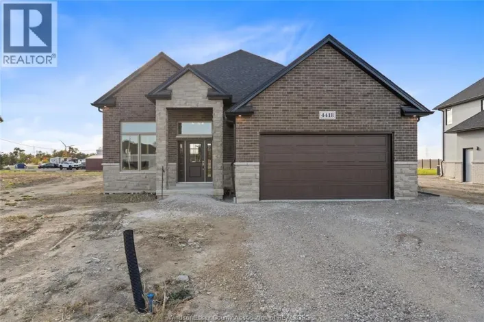 4418 BELMONT, Comber