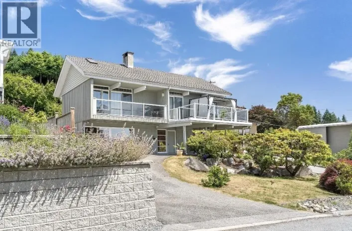 442 MONTERAY AVENUE, North Vancouver