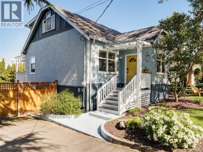 4426 Tyndall Ave, Saanich