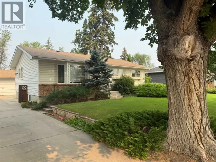 443 3 Street E, Brooks