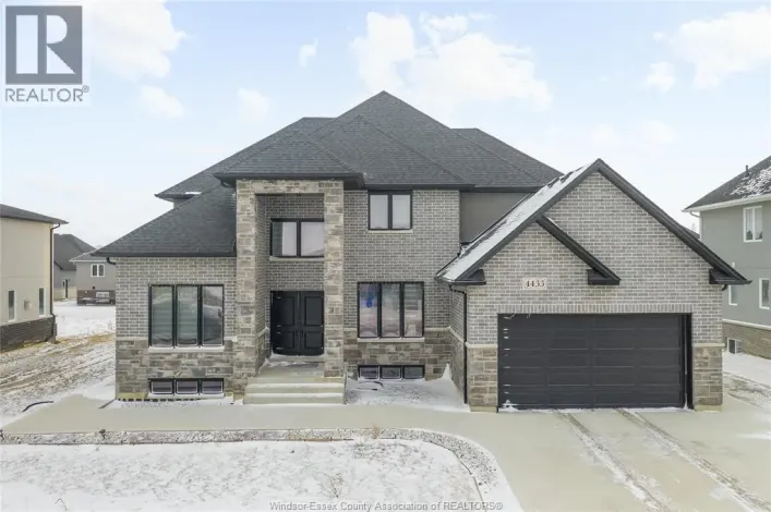 4433 BELMONT, Comber