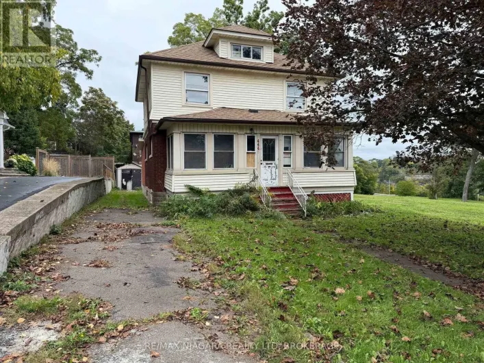 4445 JOHN STREET, Niagara Falls