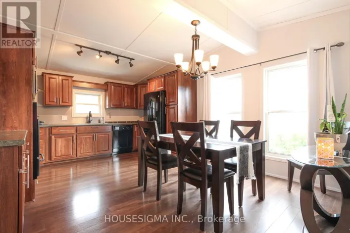 4449 MILBUROUGH - 5 TAMARAC LINE, Burlington