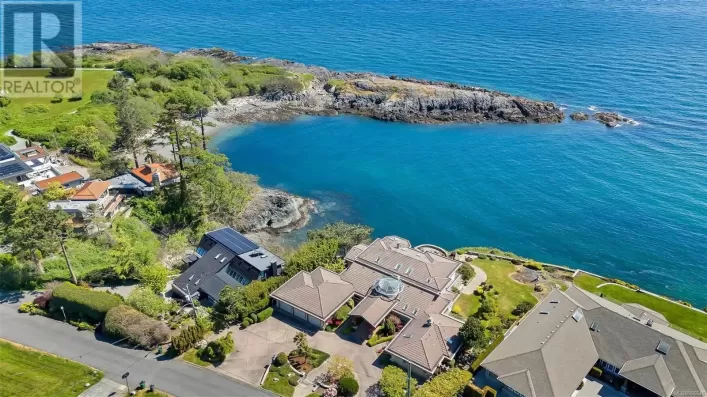 4461 Shore Way, Saanich