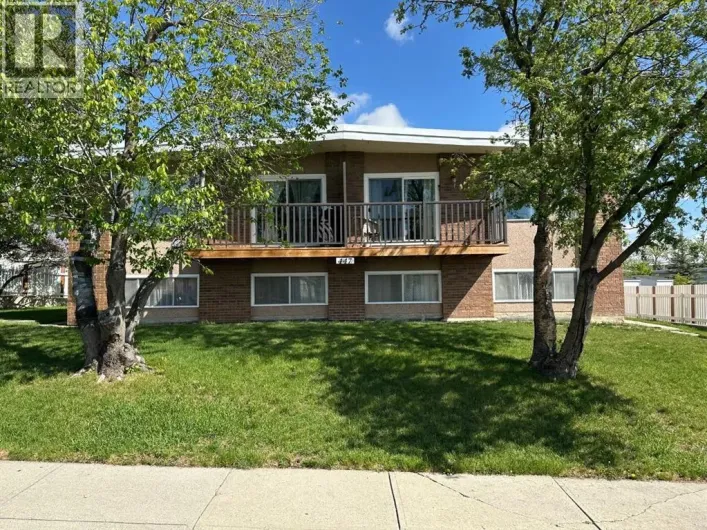 447 Huntsville Crescent NW, Calgary