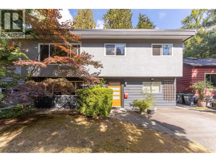 House for sale: 4482 COVE CLIFF ROAD, North Vancouver