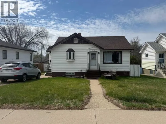 45 4 Street SW, Medicine Hat