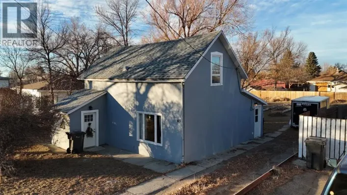 45 Civic Avenue W, Magrath