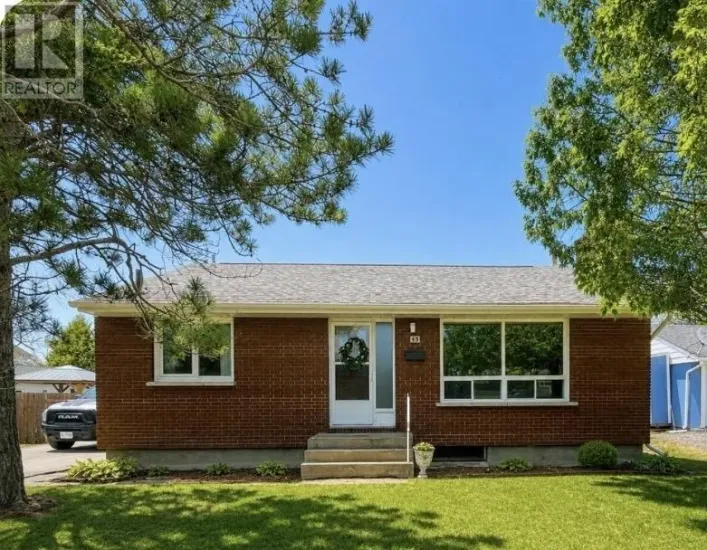 45 Dingwall PKWY, Dryden