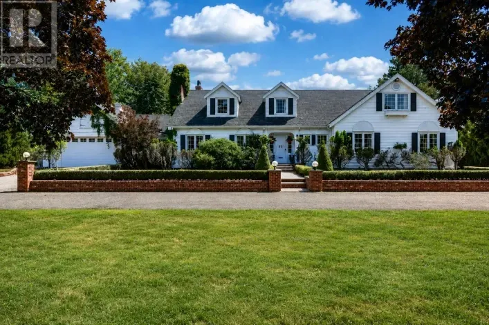 45 Longworth Avenue, Truro