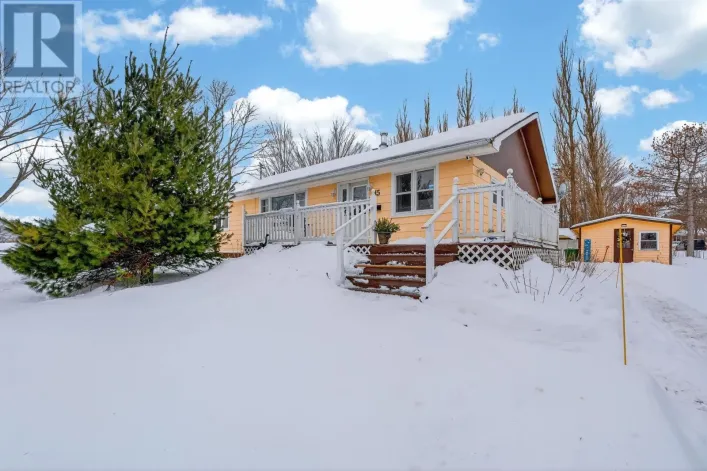 45 Meadowbank Road, Cornwall