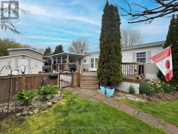 45 PORTSIDE DRIVE N - 77719 BLUEWATER HIGHWAY, Bluewater