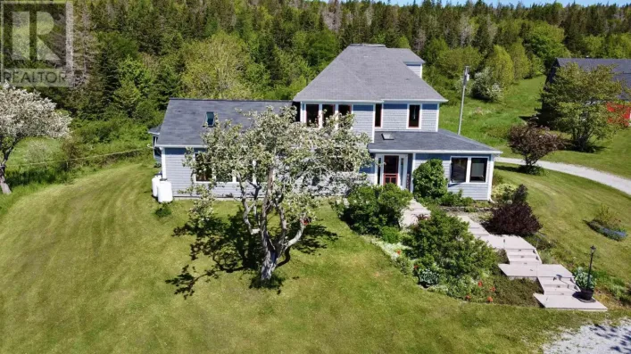450 Hillsdale Road, Sandfield