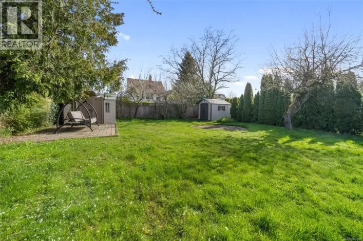 450 Obed Ave, Saanich