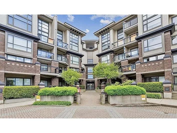 452 10838 CITY PARKWAY, Surrey