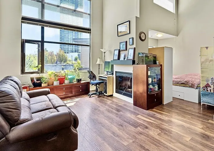 452 10838 CITY PARKWAY, Surrey