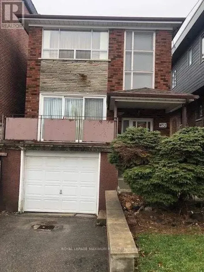 452 HARVIE AVENUE, Toronto