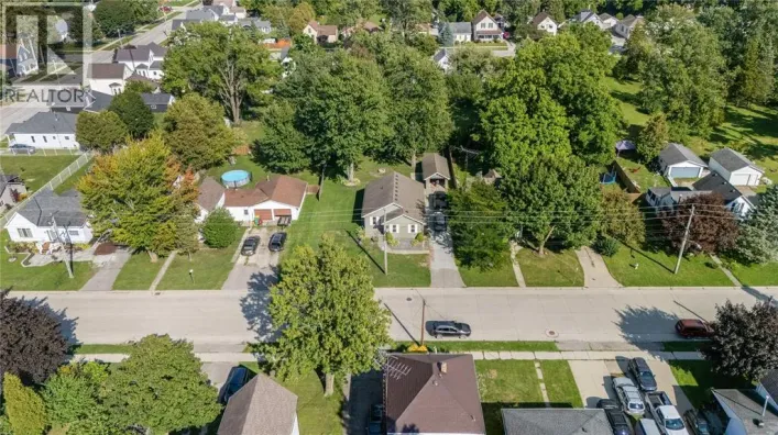 452 MAUDE STREET, Petrolia