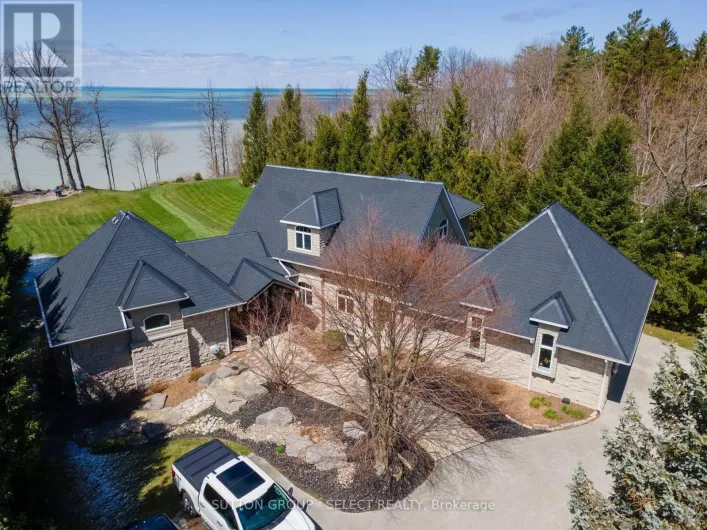 4544 LAKESHORE ROAD, Plympton-Wyoming