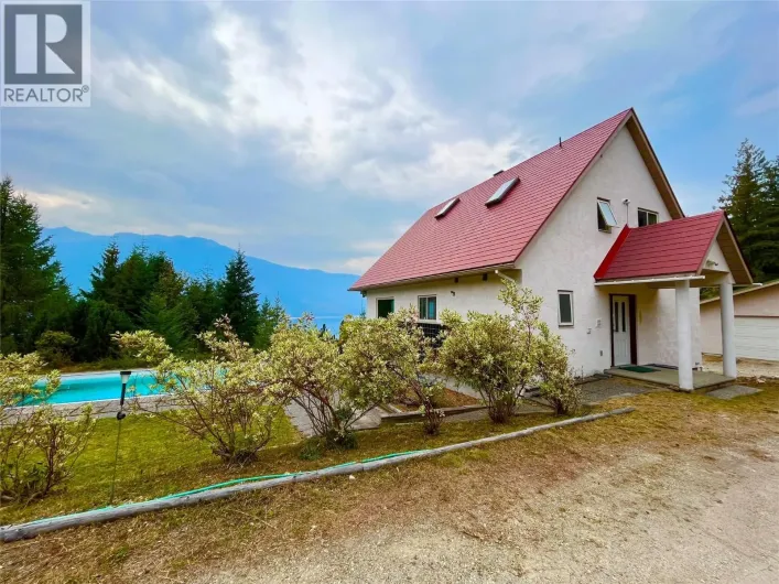 455 Crescent Bay Road, Nakusp