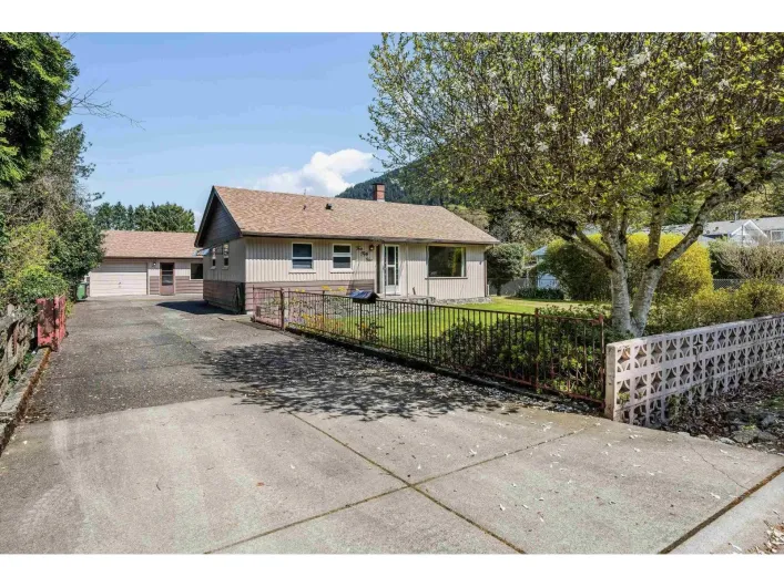 455 PINE AVENUE|Harrison Hot Springs, Harrison Hot Springs