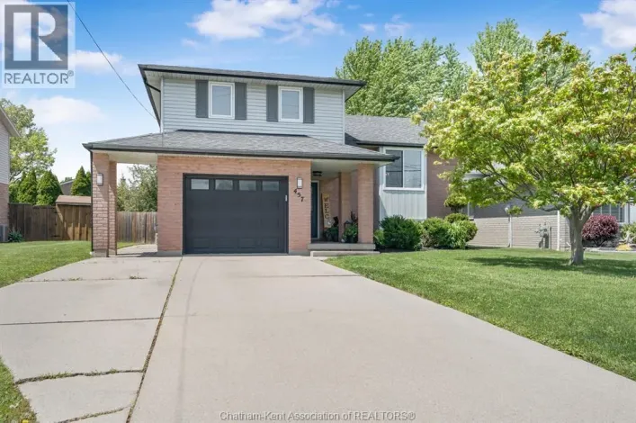 457 MCNAUGHTON AVENUE East, Chatham