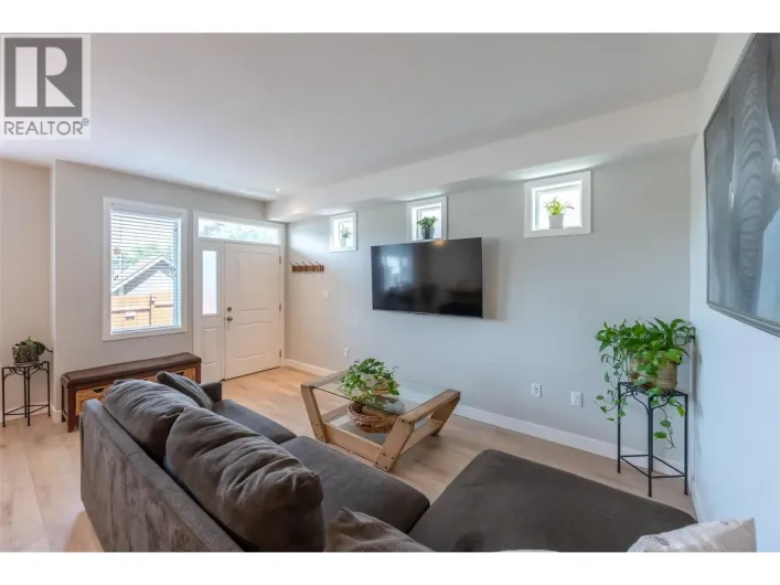 457 Nelson Avenue Unit# 102, Penticton