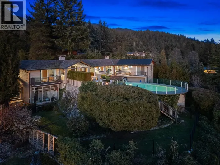 4570 WOODGREEN COURT, West Vancouver
