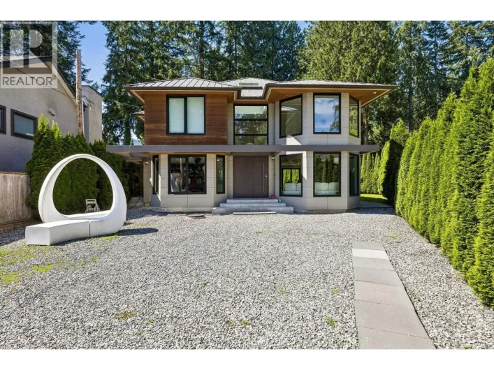 4577 CAPILANO ROAD, North Vancouver