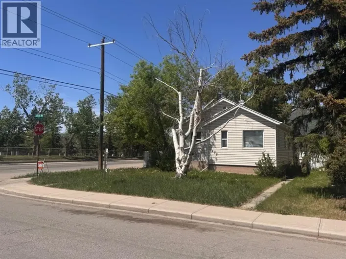 House for sale: 458 34 Avenue NW, Calgary