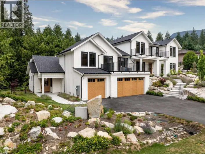 4597 WOODGREEN DRIVE, West Vancouver