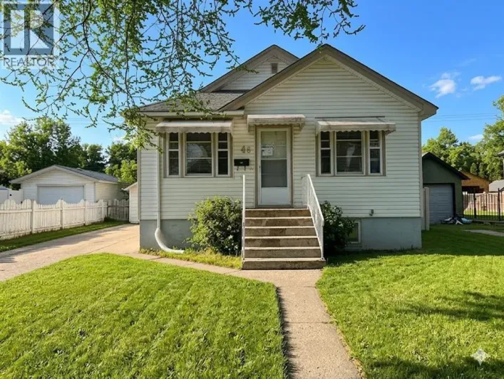 46 2 Street NW, Medicine Hat