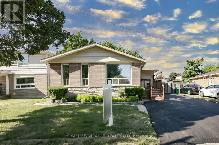 46 REIGATE AVENUE, Brampton