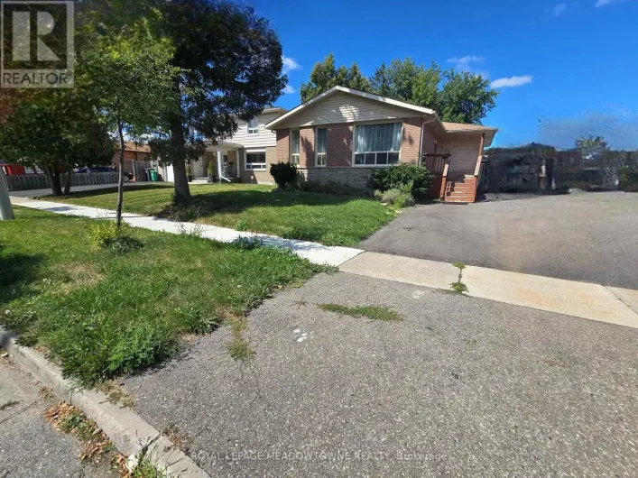 46 REIGATE AVENUE, Brampton