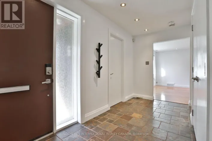 46 SANDRINGHAM DRIVE, Toronto