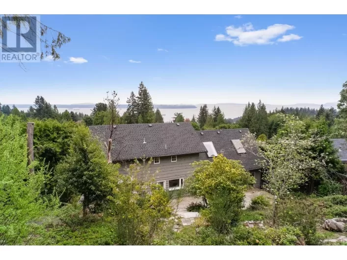 4607 WOODGREEN DRIVE, West Vancouver