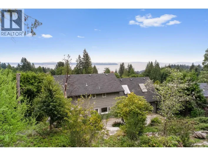 4607 WOODGREEN DRIVE, West Vancouver