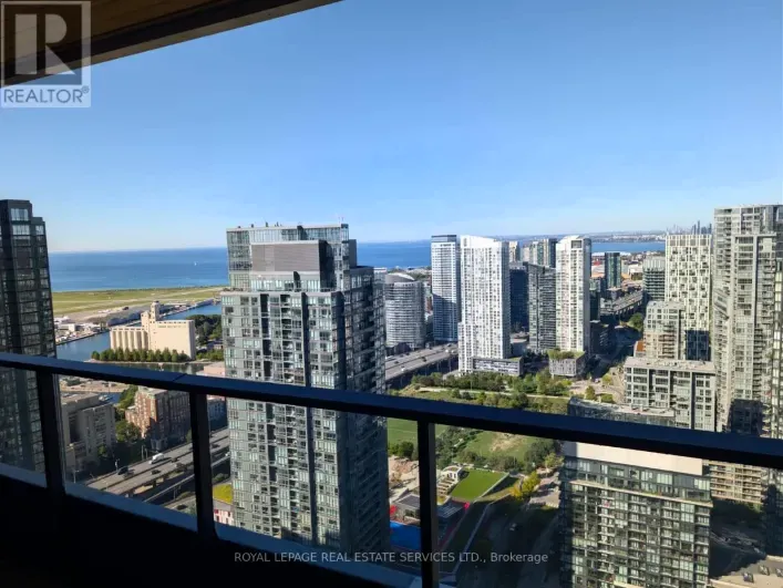 Apartment for rent: 4615 B - 3 CONCORD CITYPLACE WAY, Toronto
