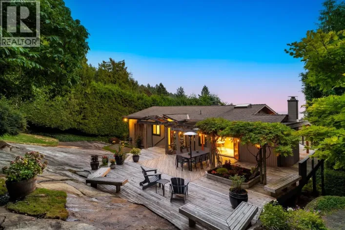 4615 WOODGREEN DRIVE, West Vancouver