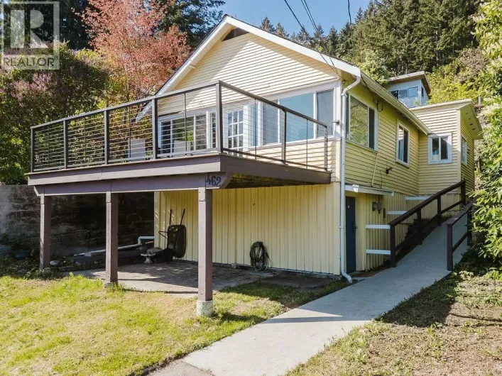 462 CENTRAL AVENUE, Gibsons
