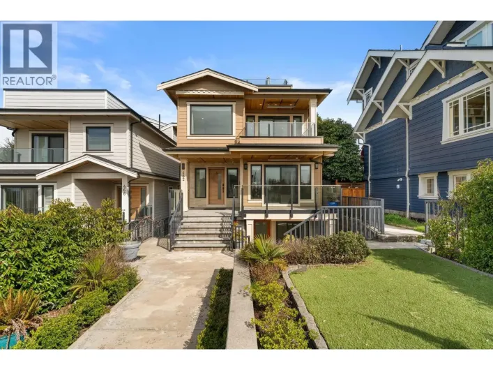 462 W 14TH STREET, North Vancouver