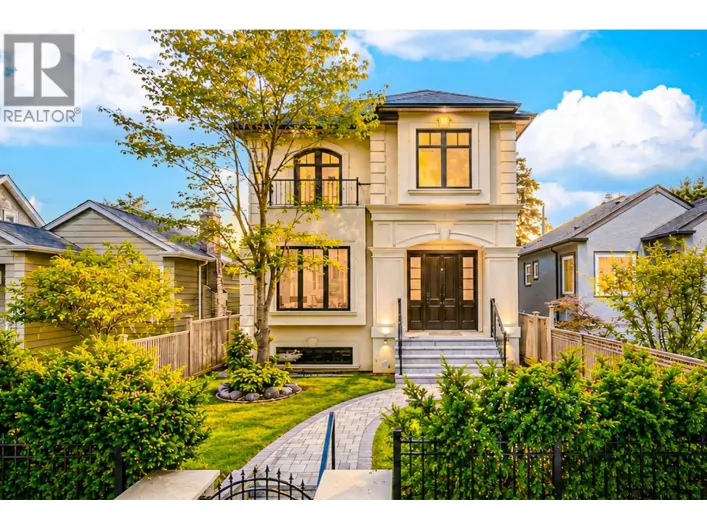 4627 W 15TH AVENUE, Vancouver