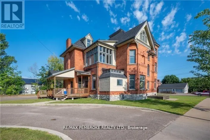 464 PEMBROKE STREET W, Pembroke