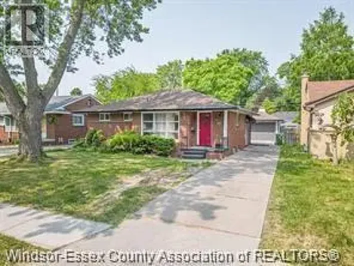 465 RIVERDALE AVENUE, Windsor